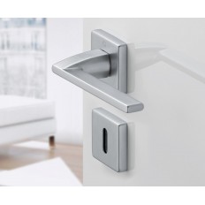 Maniglia serie Bergamo in ottone.